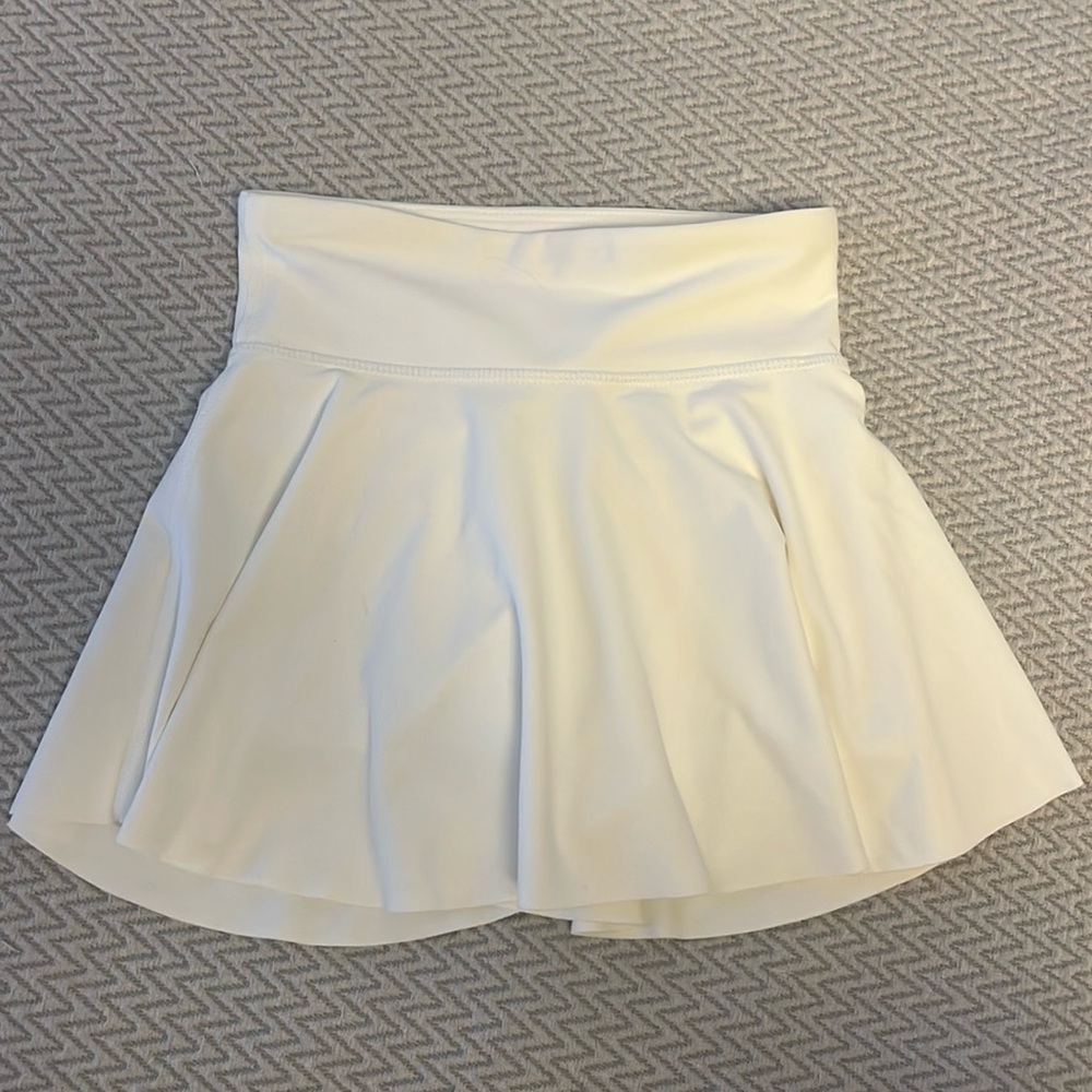 Old Navy white tennis / athletic skirt with built in shorts - size XS (5T)